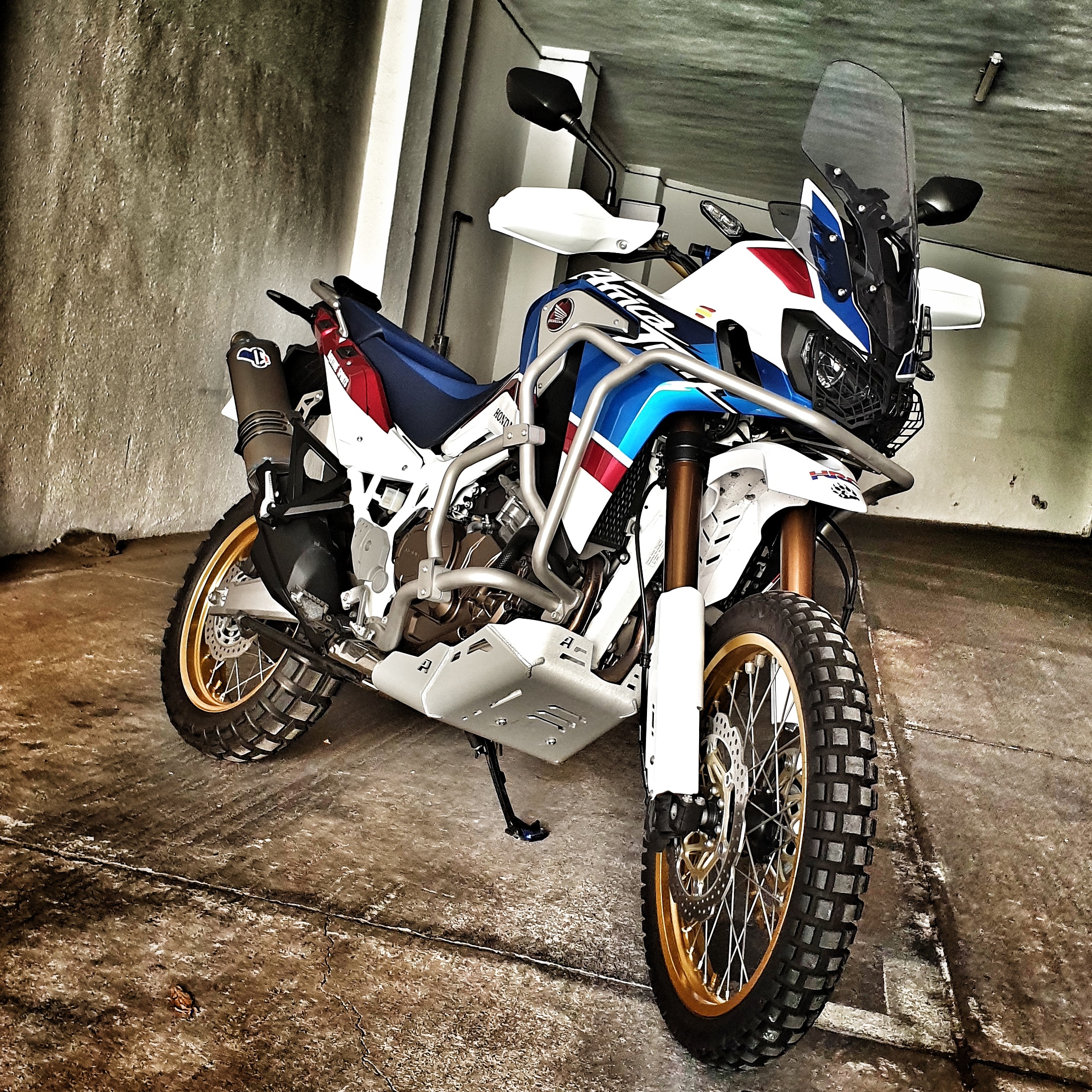 BMW R1200GS Adventure vs Honda Africa Twin Adventure Sports: ¿Cuál elegir?